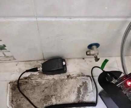 霞山屋顶漏水维修公司分享下卫生间漏水的危害及解决方法